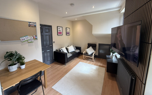 75A Junction Road Living Area